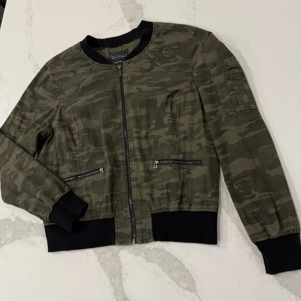 Sanctuary Military Style Camo Bomber Full Zip Jacket Women’s Medium Army Green - Image 2