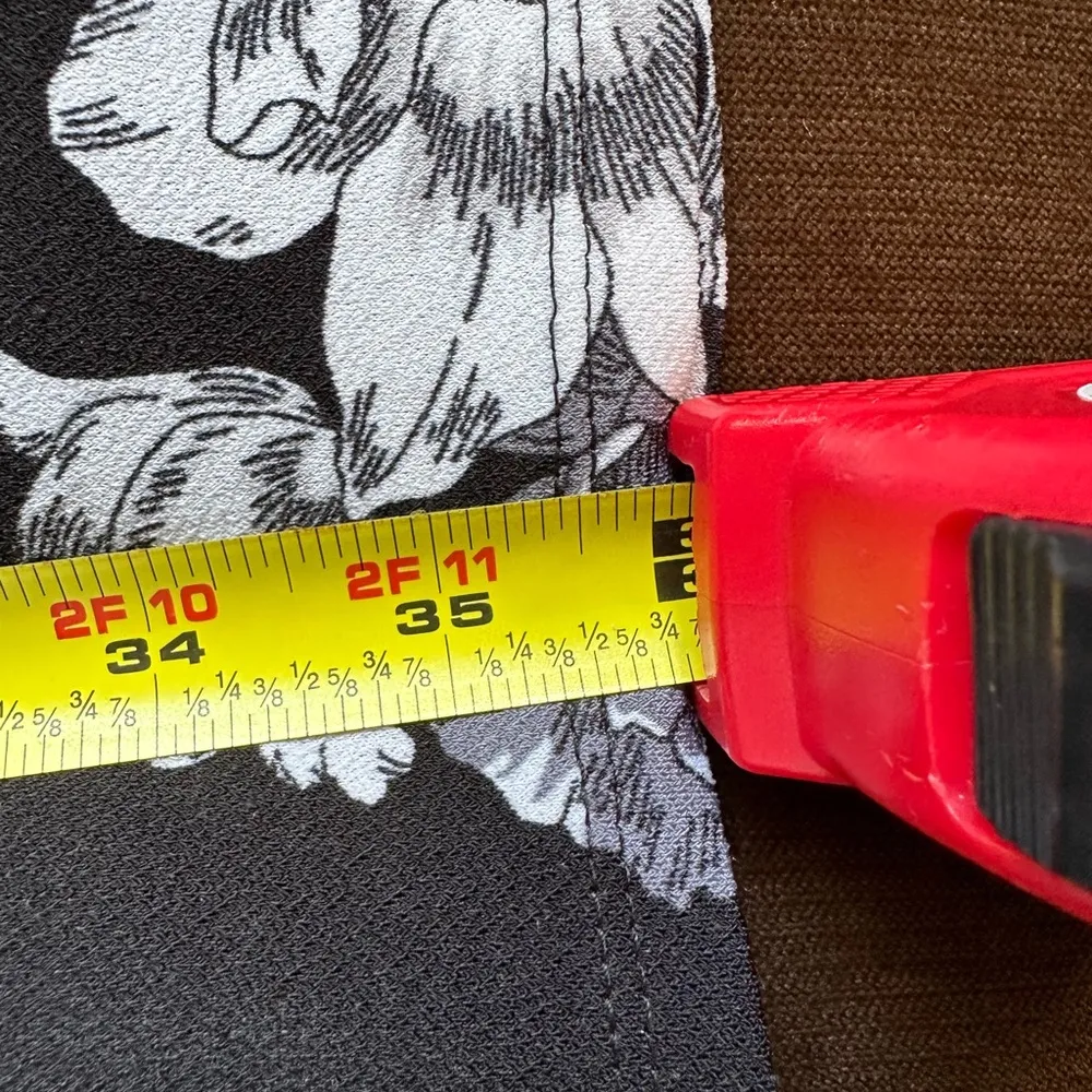 Ann Taylor Black & White Floral Print Key Hole Button In Back Sz M With Lining - Image 7