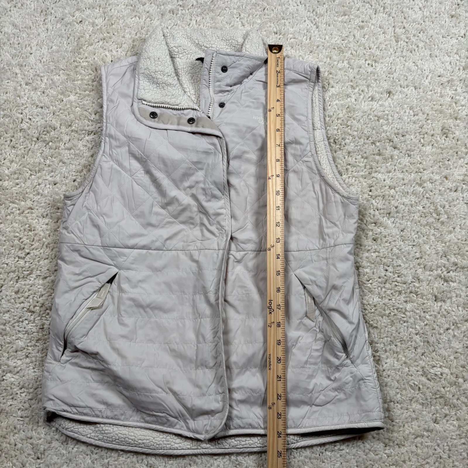 The North Face Quilted Sherpa Lined Vest Women's M/L Beige Snap Front Pockets - Image 6