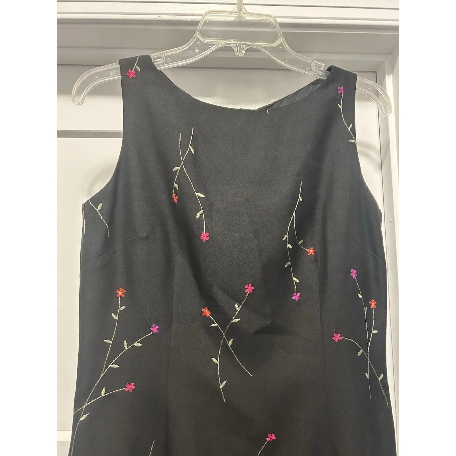 Depeche 90s Y2K Black Silk Embroidered Floral Sleeveless Size 6 Sheath Dress - Image 2