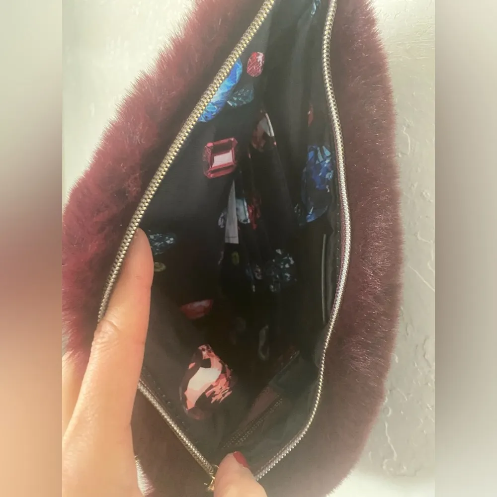 NEW Stella & Dot The Maven Burgundy Faux Fur Clutch Wristlet Pearl - Image 7
