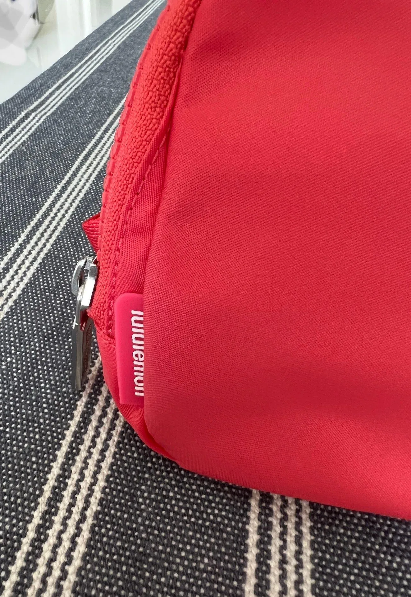Lululemon Everywhere Belt Bag Pale Raspberry - Image 2