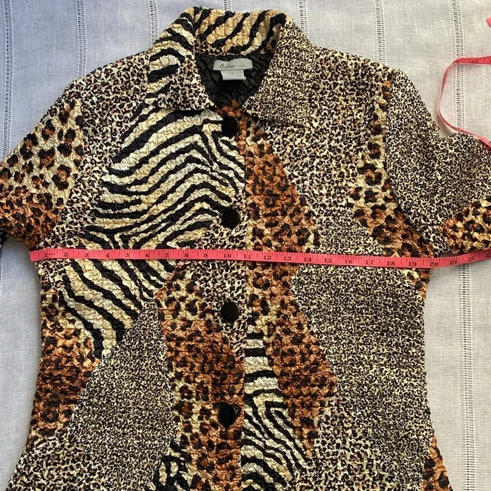 Analogy animal print button up jacket. Black - Image 10