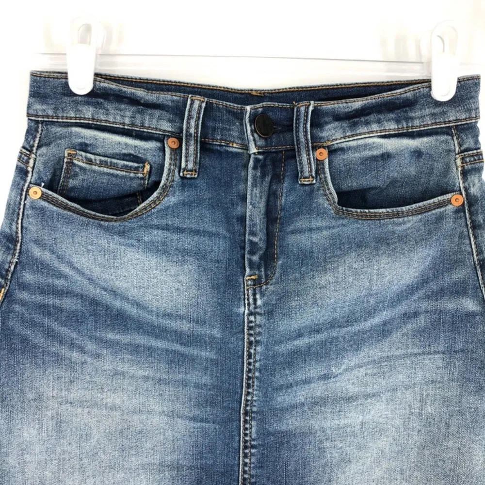 BlankNYC Faded Light Wash Denim Skirt A-Line Raw Hem Mini Skirt Size 25 - Image 2