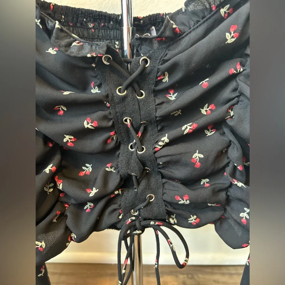 Windsor Women’s Long Sleeve Rouched Floral Crop Top - Image 3