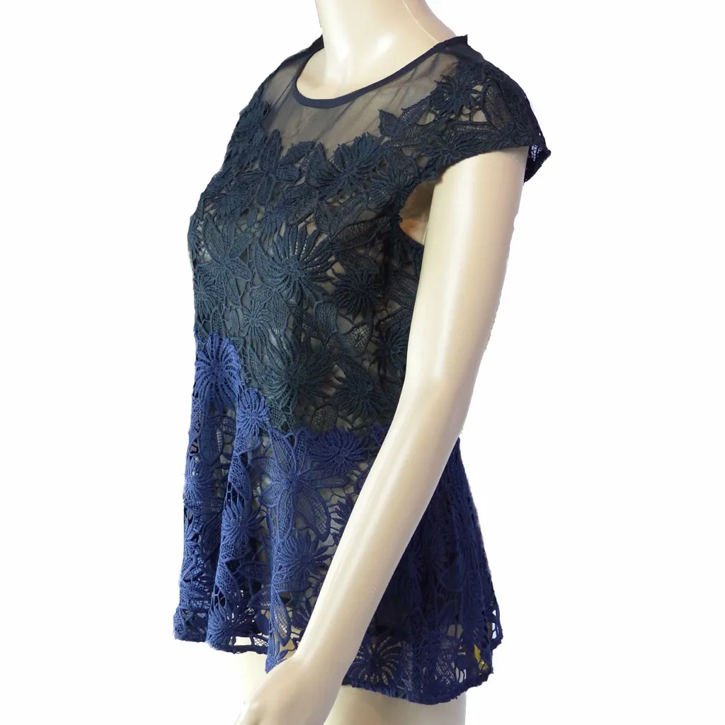 Deletta Anthropologie Garden Guise Black and Navy Lace Top Size Small - Image 6