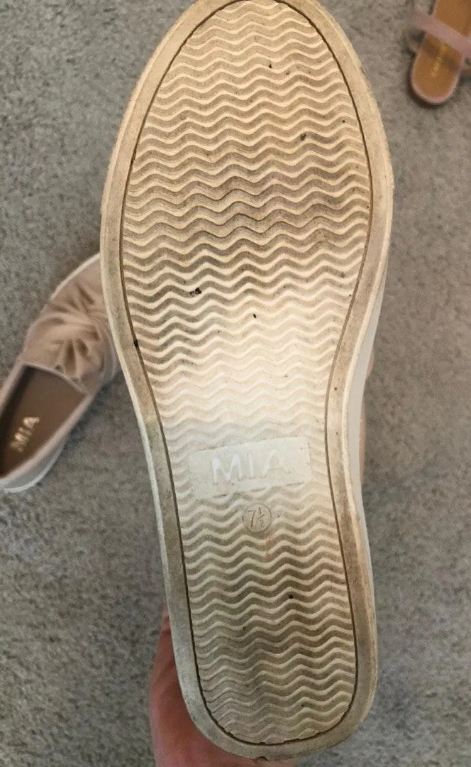 Boutique Slip On Bow Shoes - Image 2