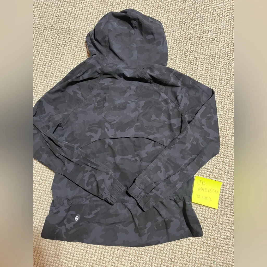 Lululemon  Black Camo Pack It Up Hooded Jacket - Image 5
