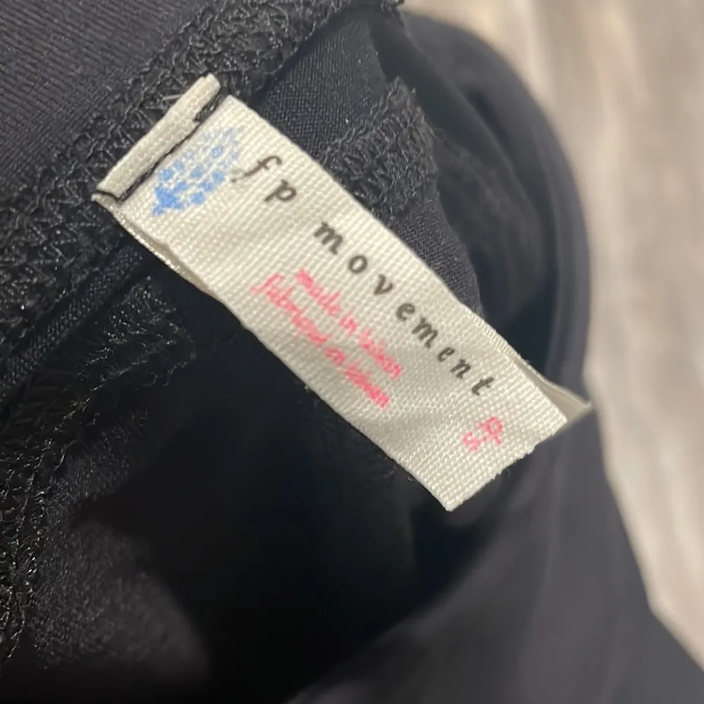 Free People Movement Kali Crop Legging small - Image 8