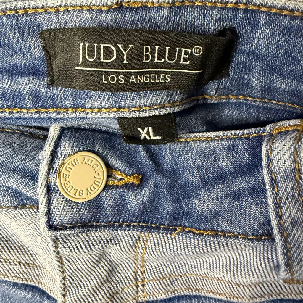 Judy Blue two tone Light Blue Jean Shorts - Image 3