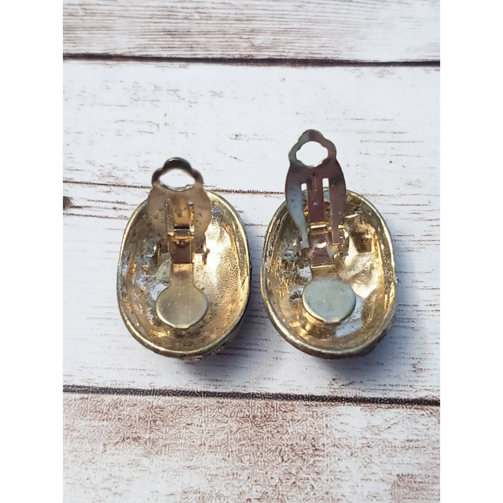 Vintage Clip On Earrings - Image 5