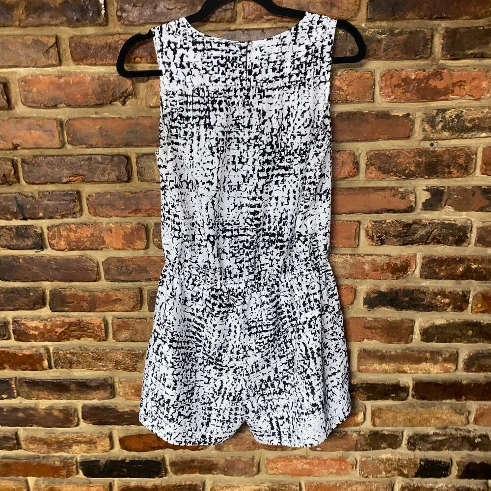 White House Black Market Geometric Sleeveless Surplice Romper Women's Size 4 - Image 7