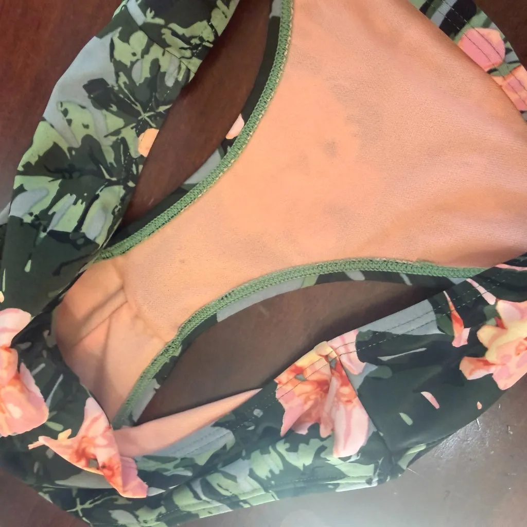 Full Tilt Gathered Butt Bikini Swim Bottoms Hawaiian Floral Size Small - Image 6