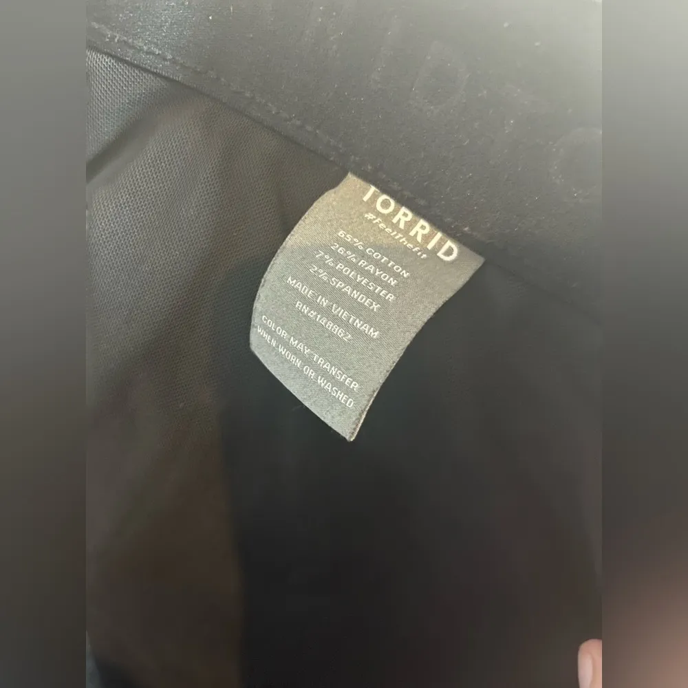 Torrid Distressed Premium Stretch Denim Stitched Bombshell Skinny Jeans Sz 26R - Image 15