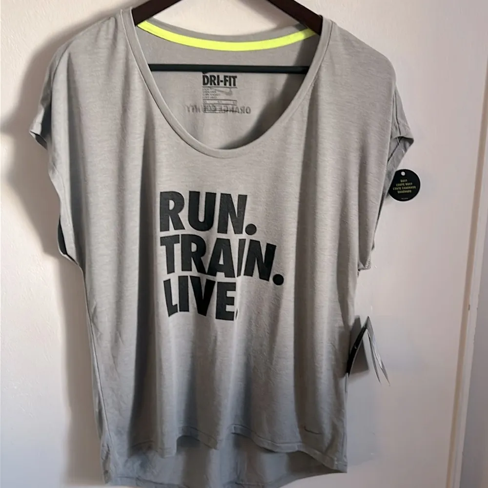 New Nike Women’s Oversized Boxy Club Dri-Fit Graphic Logo Athletic Tee - Image 10