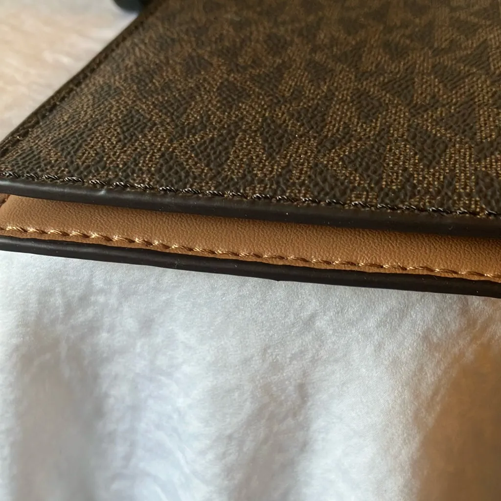Michael Kors: Brown Passport Holder- card slots - Image 10