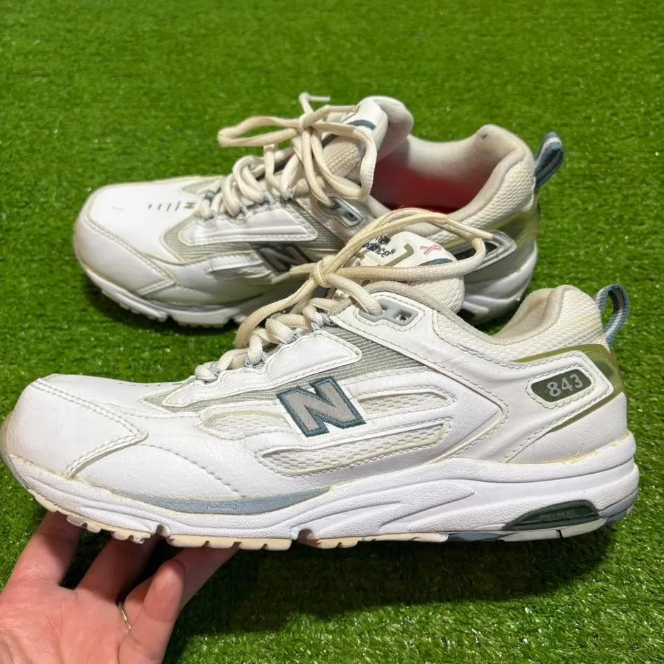New Balance 843 Women's Size 8.5 Walking Sneakers Chunky Trainers Breast Cancer - Image 3