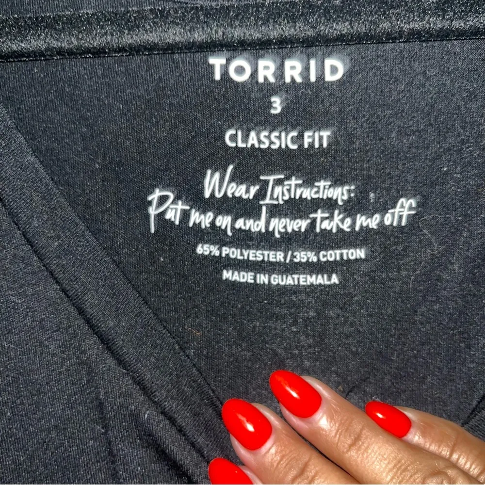 ✨Torrid Black Trick or Treat Halloween Classic Fit V-Neck Tee Sz 3 3X - Image 3