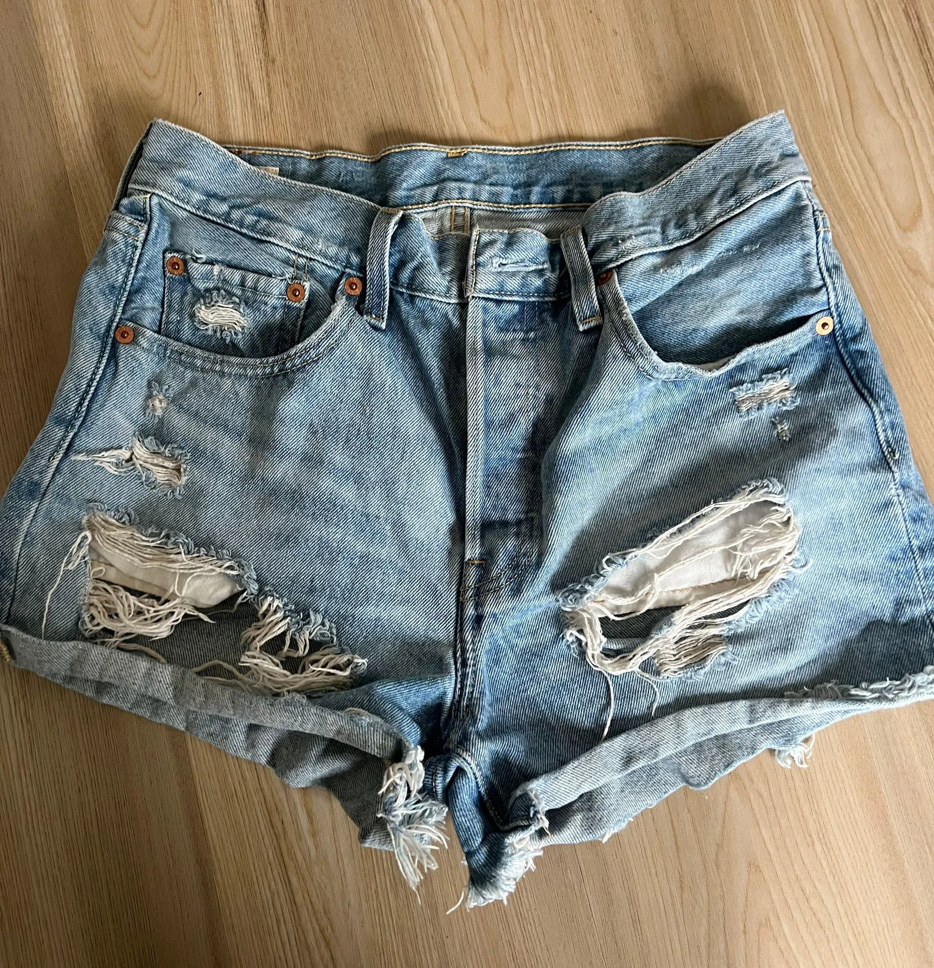 Levi’s Premium 501 Shorts High-Rise Distressed W27 - Image 3