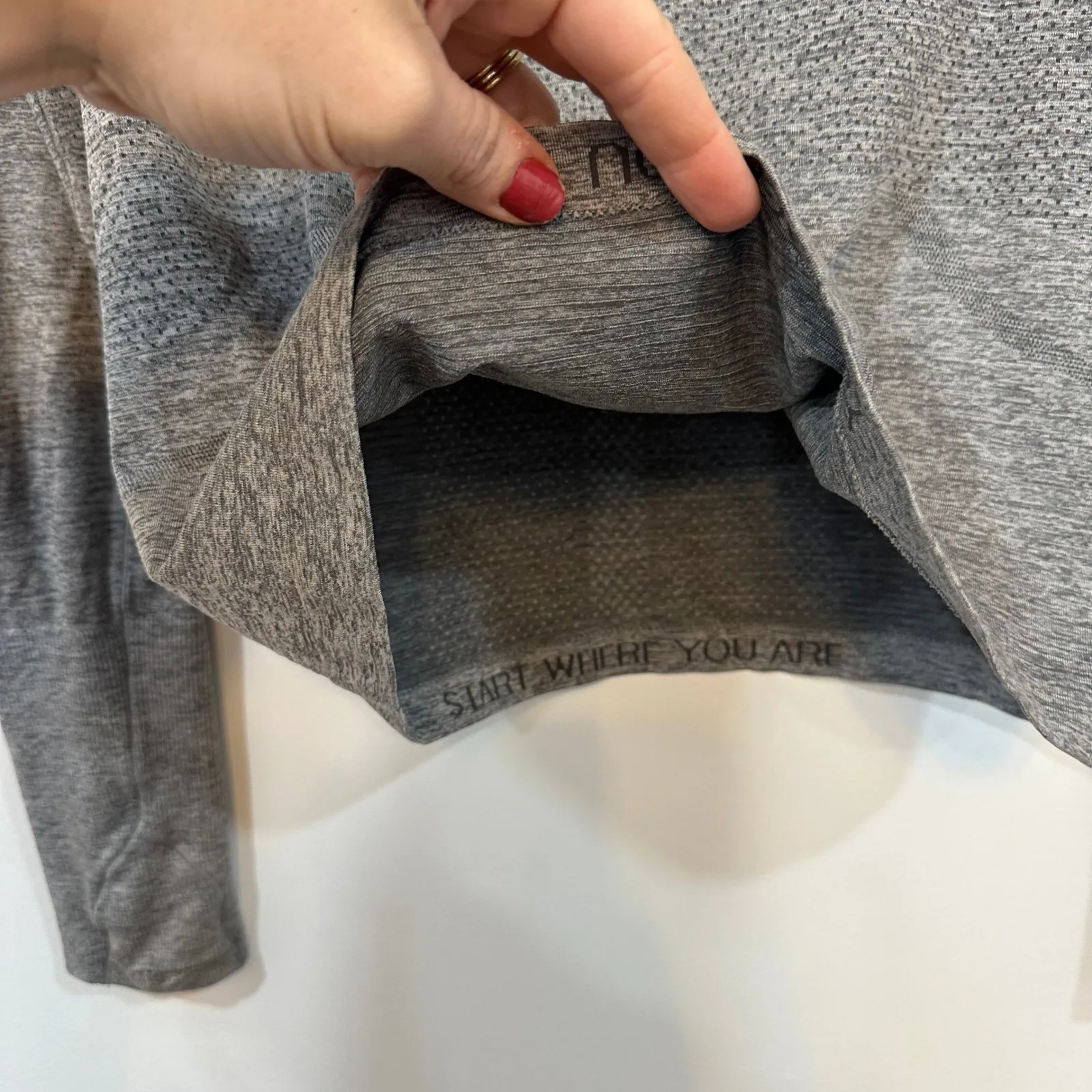 Lululemon Womens Cropped Swiftly Top 6 Athletic Long Sleeve Solid Gray Logo - Image 4