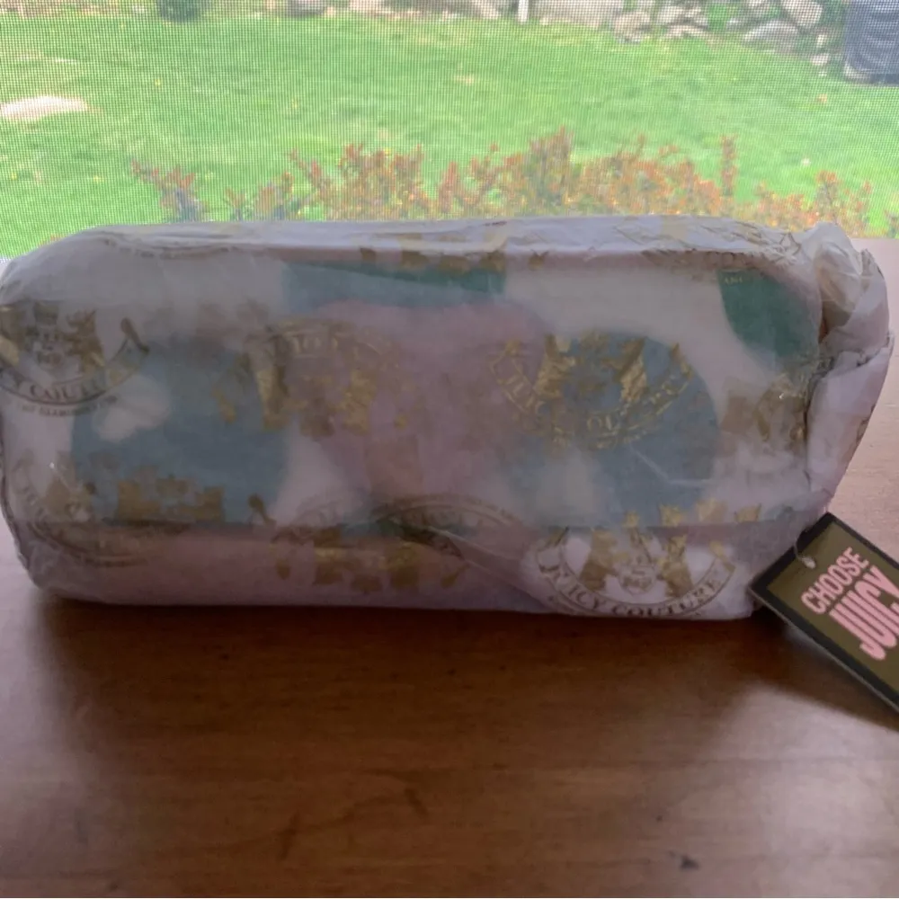 Retro Juicy Couture Pam & Gela Green White Tan Shamrock Zip-Up Pouch - Image 2