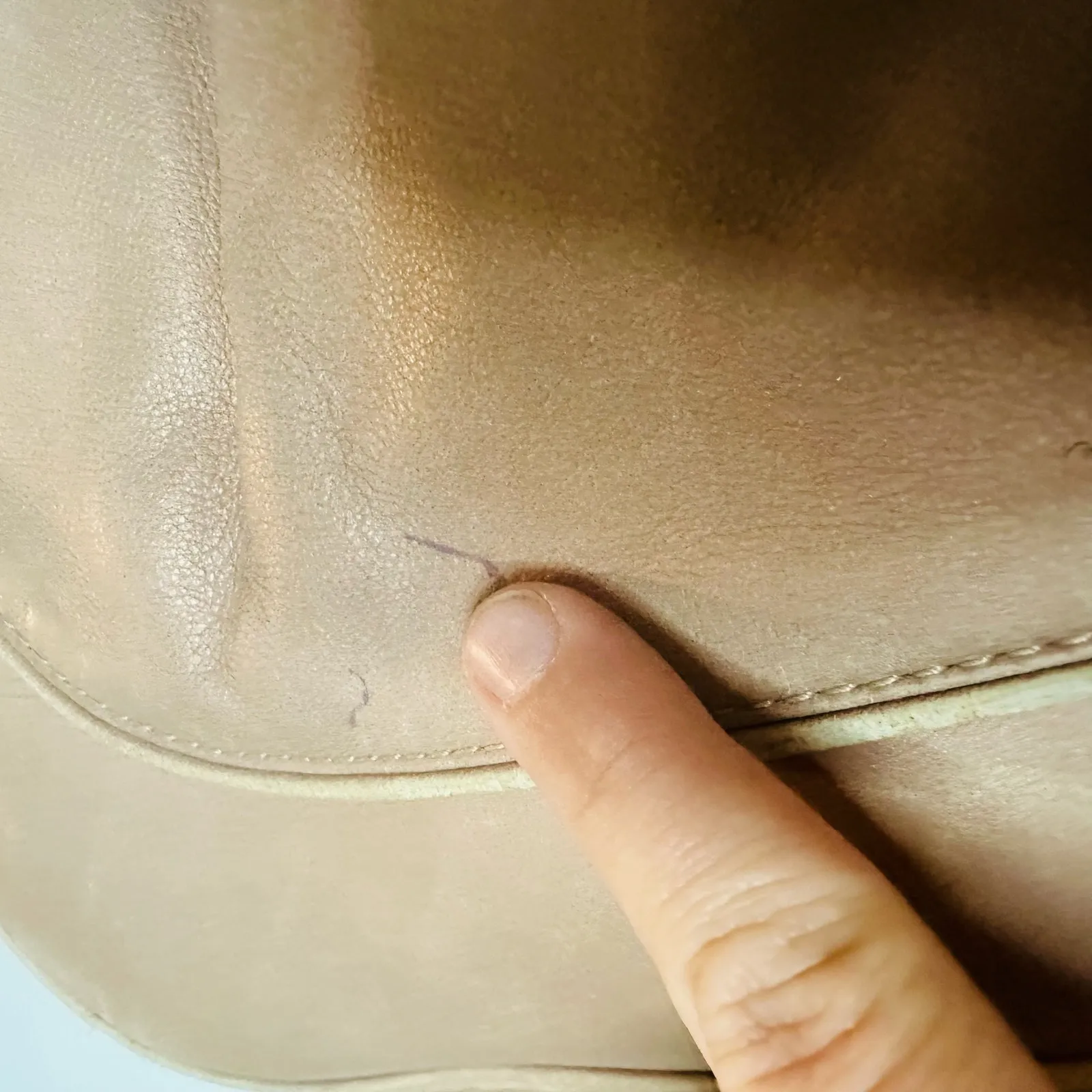 BULGARI BVLGARI Beige Leather Ruched Leather Gold Tone Hardware Hobo Bag - Image 8