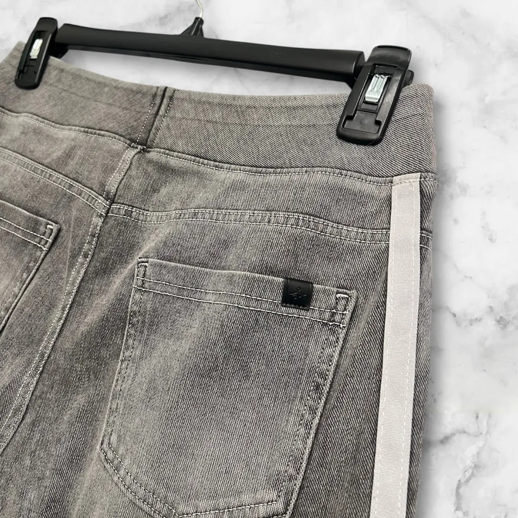 HALARA Flex High Waisted Stripe Wide Leg
Jeans with Pockets Gray - Image 6