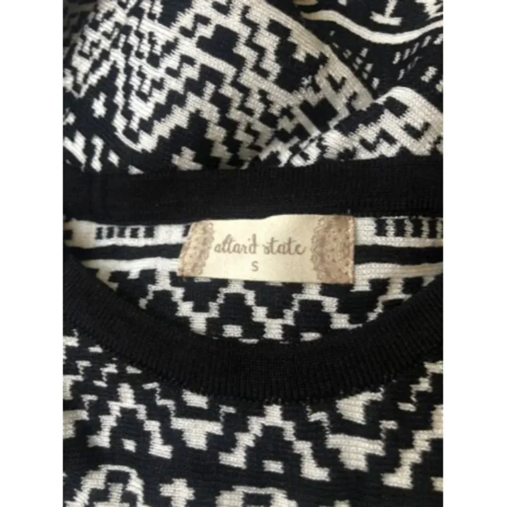 Altar’d State Women’s Sweater Dress Black/White Sleeveles Zigzag Ethnic Print - Image 3