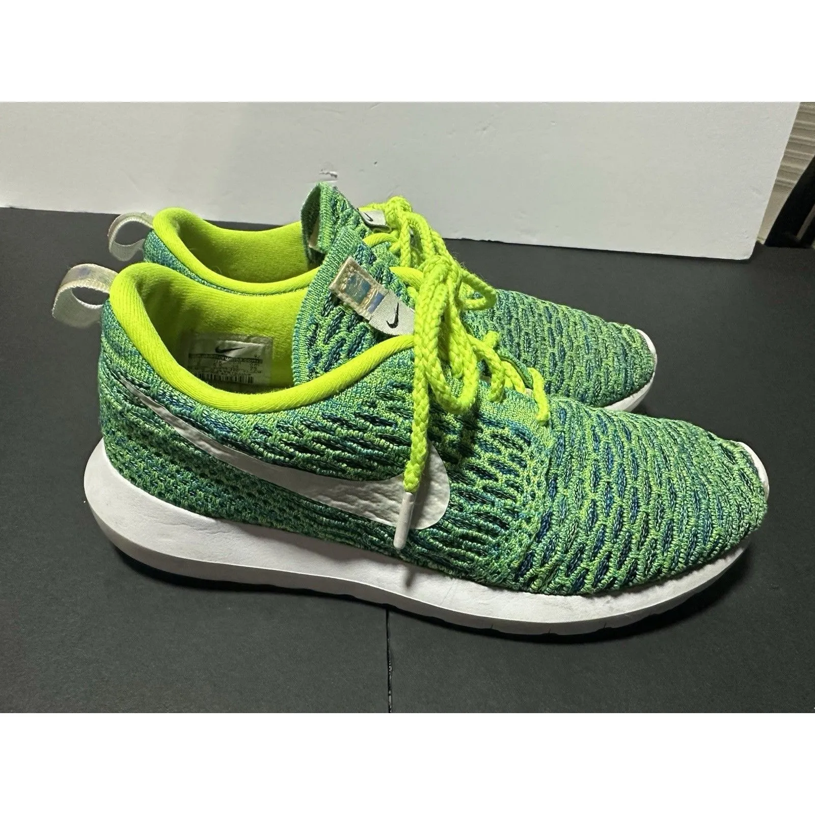 Nike Roshe One Flyknit Voltage Green Running Shoes Size 8 - Image 5