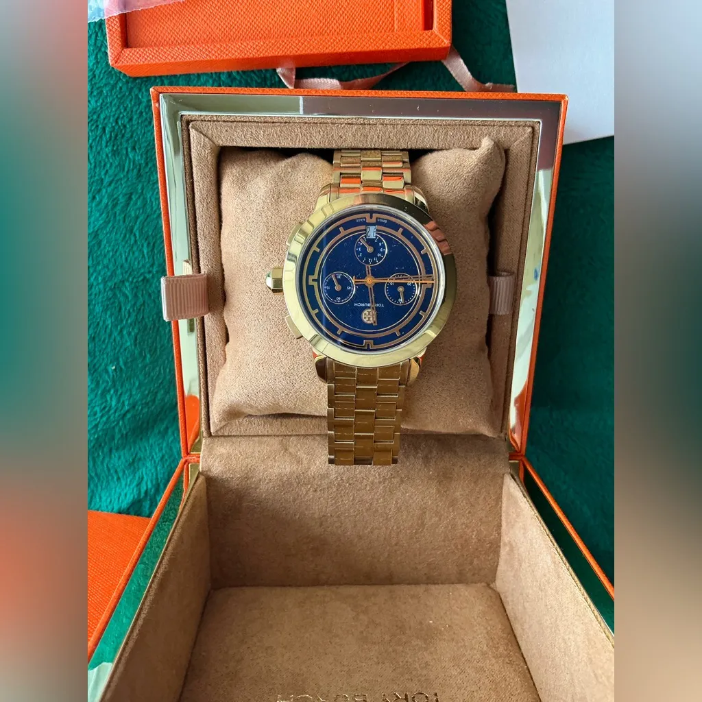 Beautiful TORY BURCH dress watch 🔥🔥🔥 - Image 5