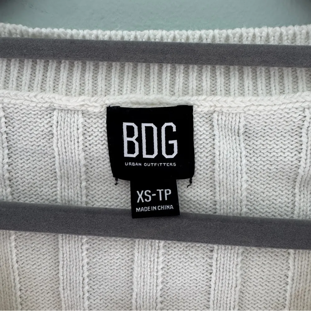 Urban Outfitters Oversized Cropped Sleeveless Sweater Top NWT - Image 4