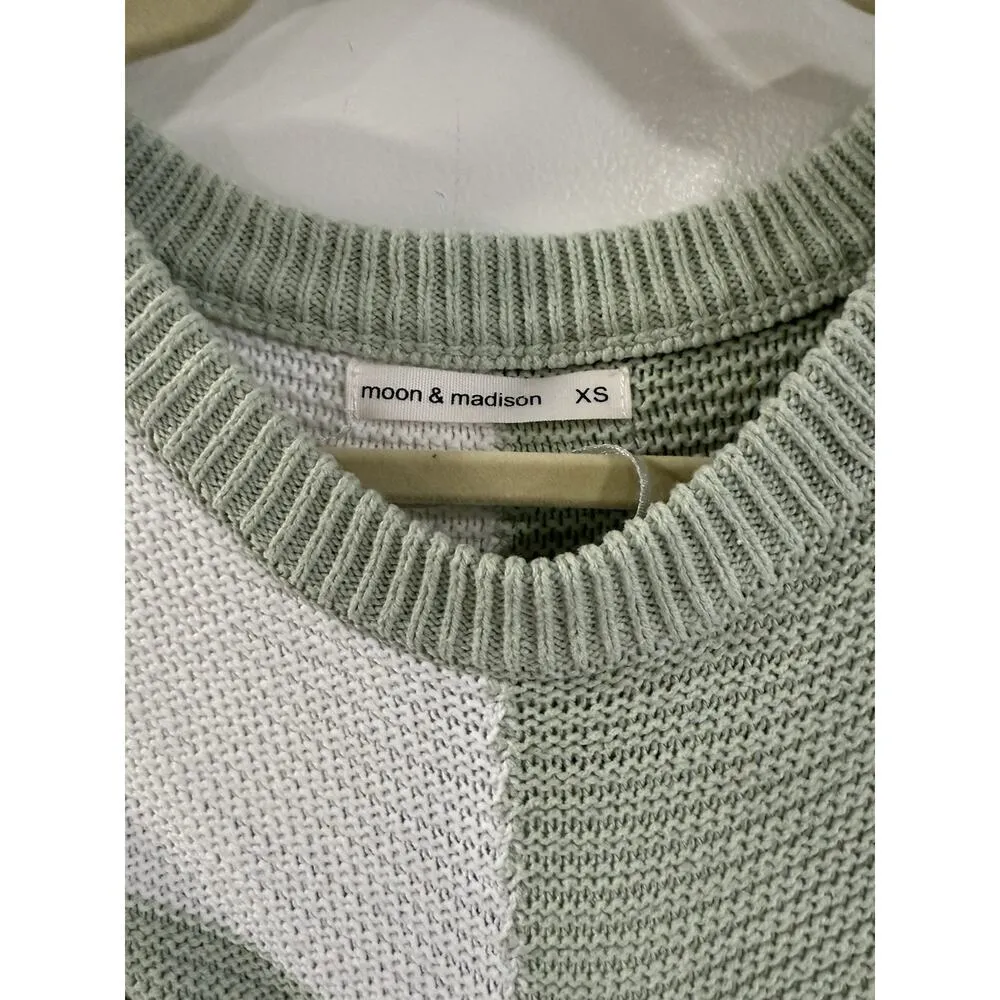 Moon & Madison Color Block Sweater XS White Sage Green Boxy Cropped Pullover - Image 5