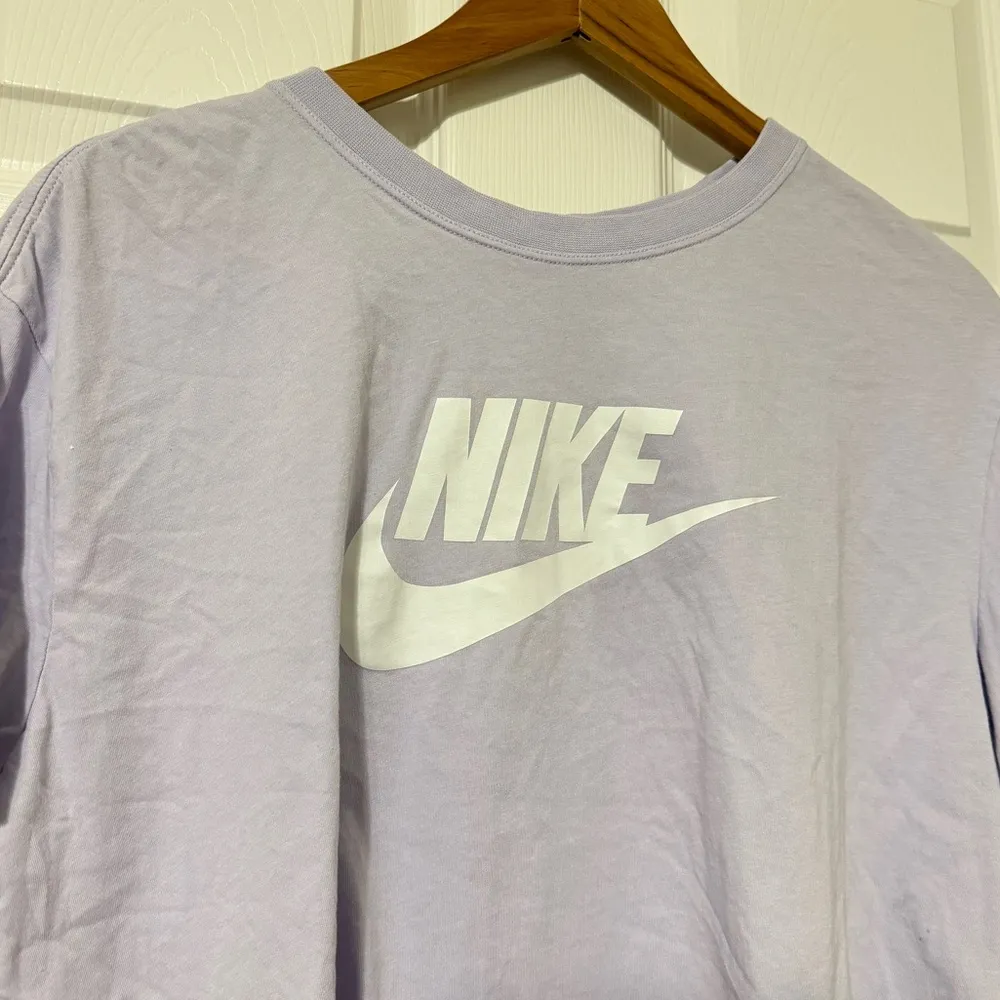 Nike Tee Sportswear Essential Women's Cropped Logo T-Shirt Large Loose Fit - Image 3