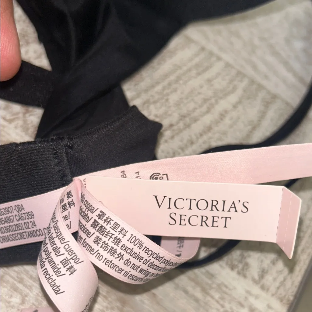 Victoria's Secret Black Bra with Pink Bow - Image 4