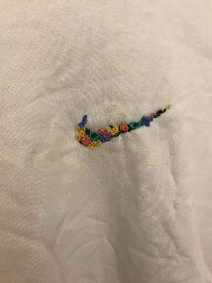 Nike Embroidered Crew neck - Image 2