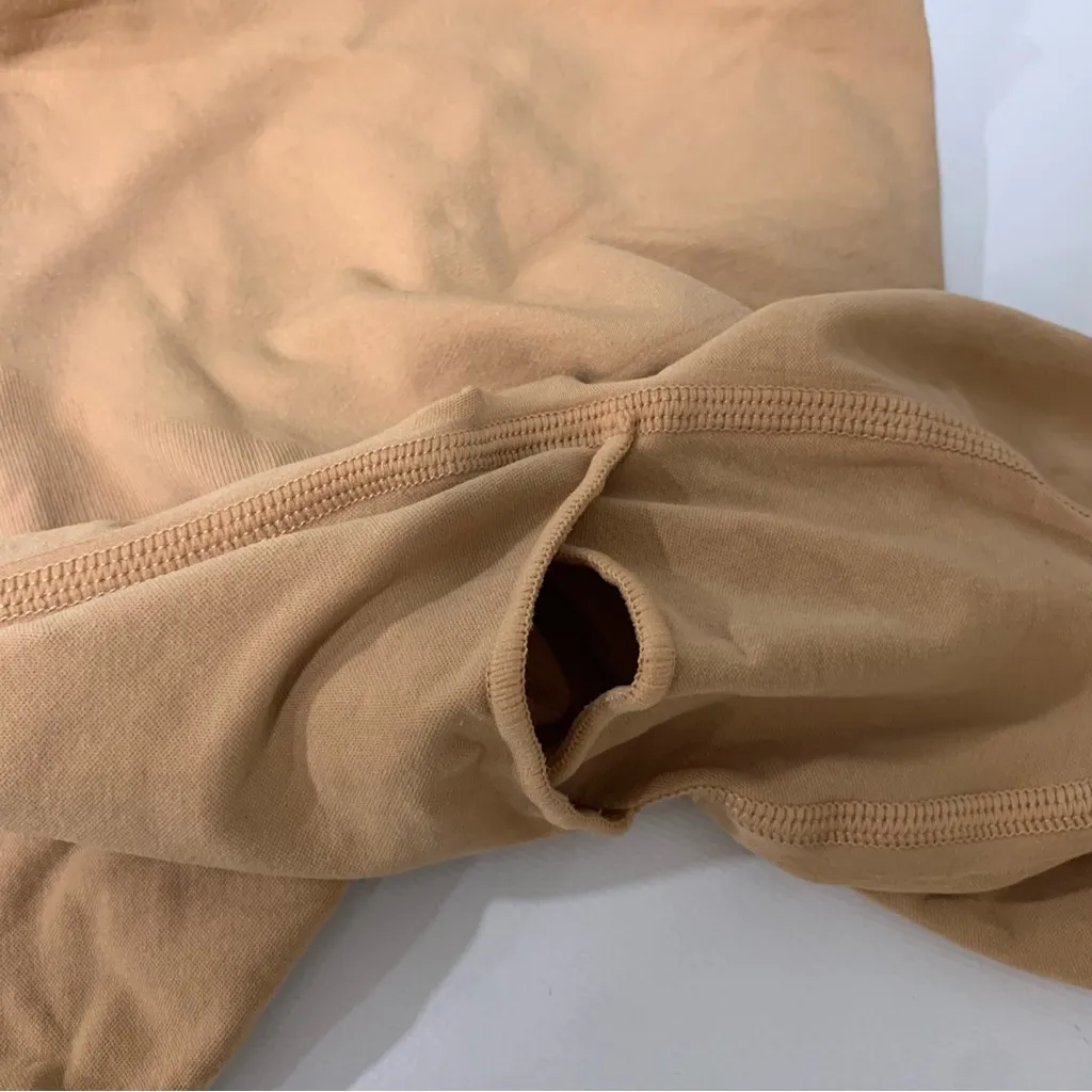 Skims Sculpting Shorts Mid Thigh Open Gusset  - Size XS / XXS - Image 4