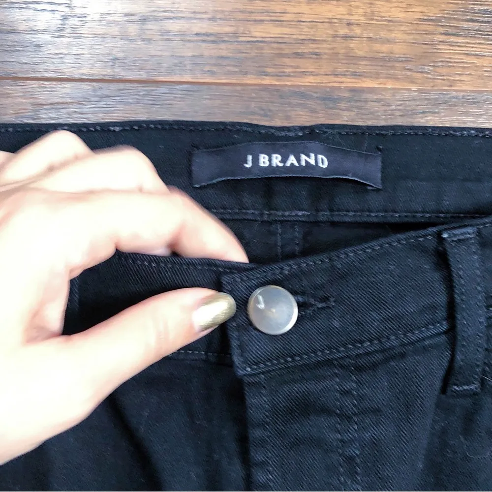 J Brand • Caitland slim boyfriend jeans Retrograde wash black straight rip knee - Image 5