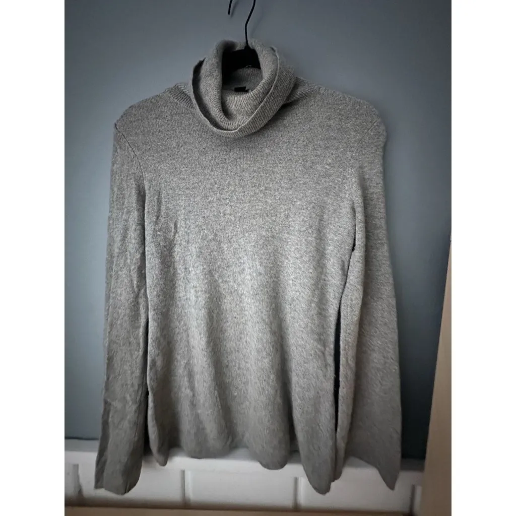 Saks Fifth Ave 100% Cashmere Sweater Lightweight Turtleneck Quiet Luxury Sz M - Image 4