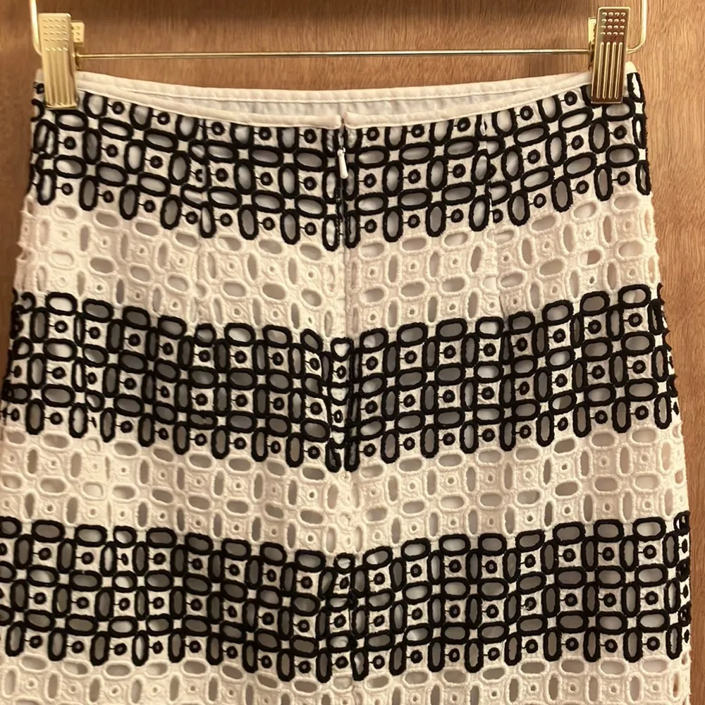 Banana Republic cottage core black and white rugby lace pencil skirt size 0 - Image 6