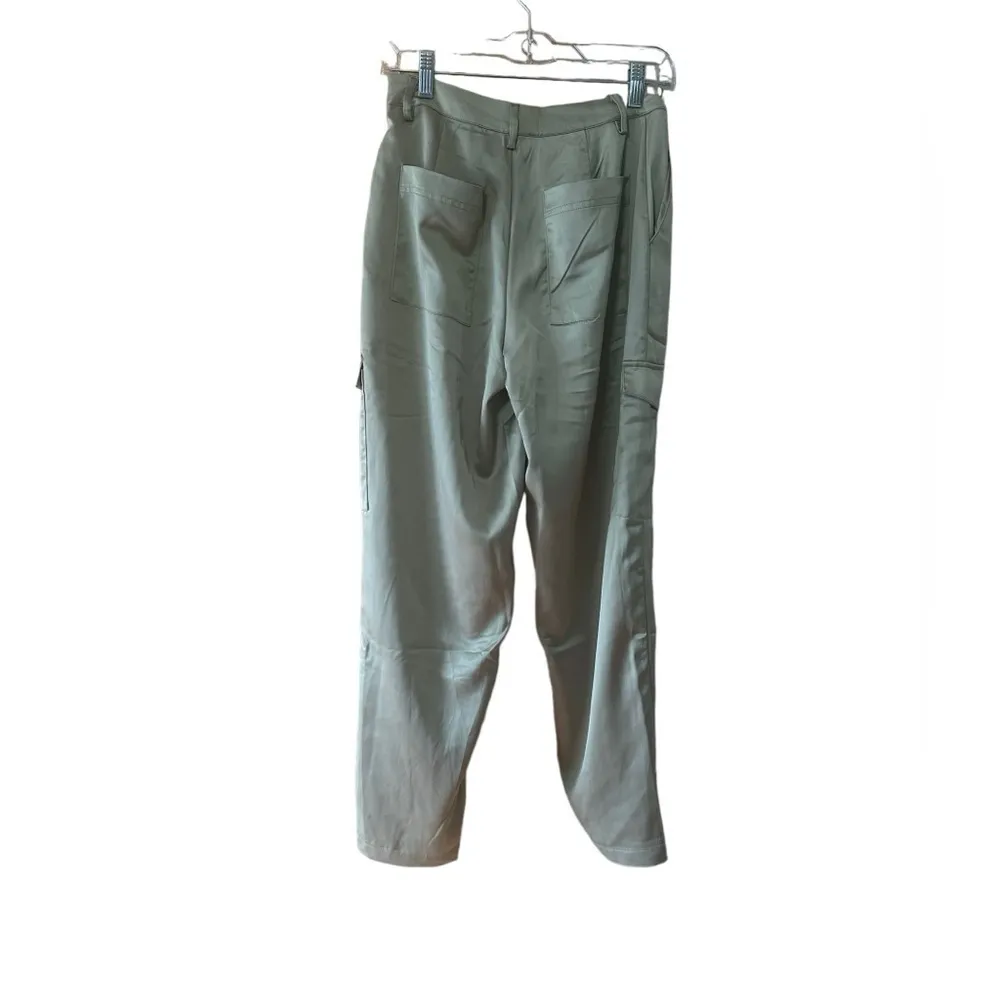 NWT House‎ of Harlow 1960 Green Satin Cargo Pants Women’s Size 2 - Image 2