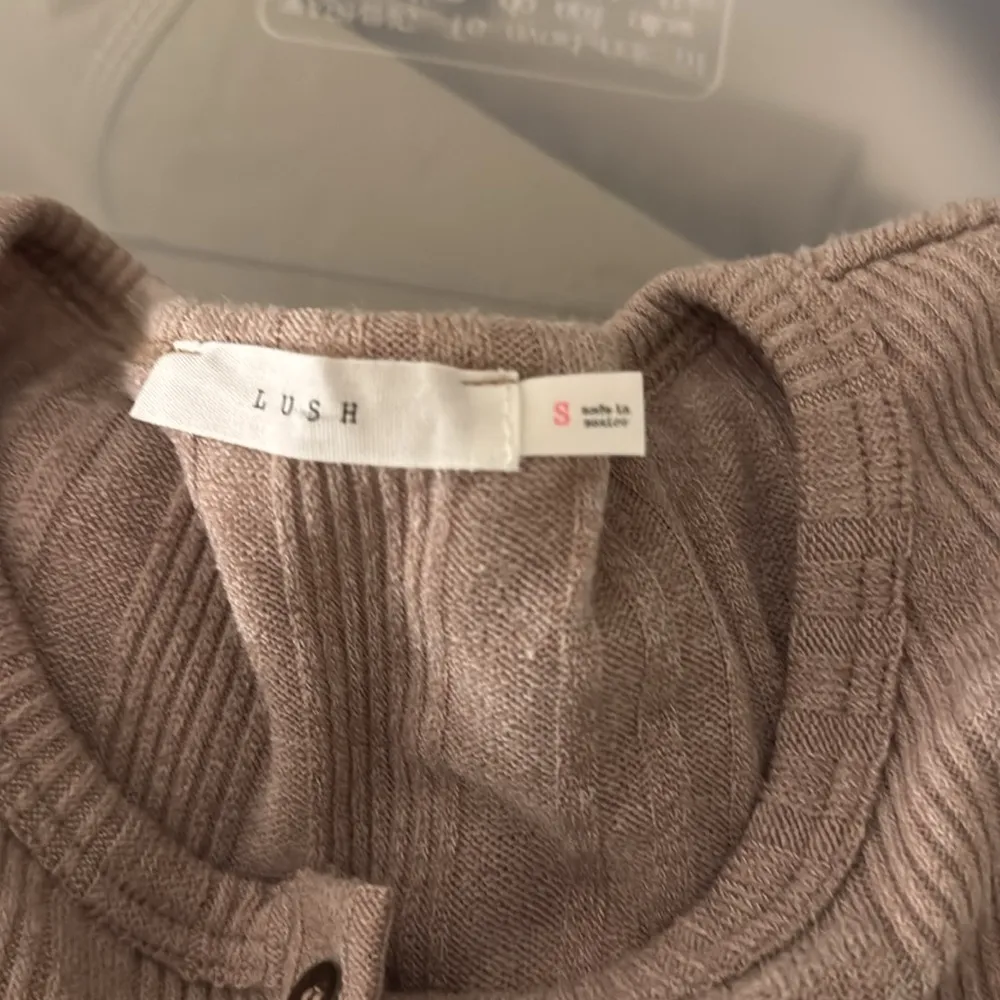 LONG SLEEVE HENLEY SWEATER DRESS IN IRISH CREAM - Image 6