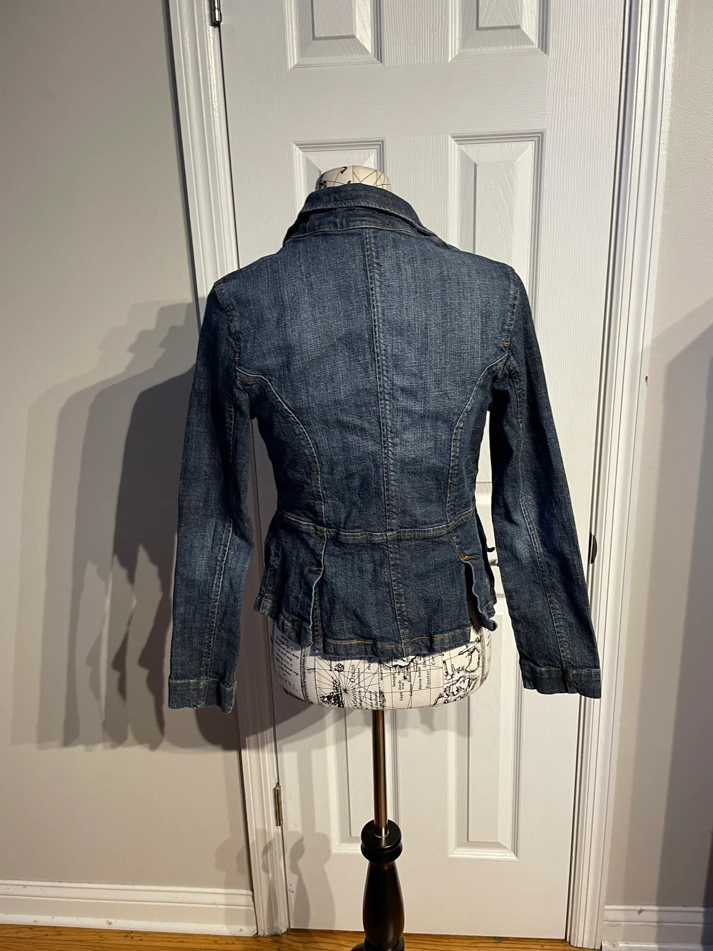 L.A. Idol Faded Stone Distressed Denim Jacket Vintage y2k Button Flap Pockets Blazer Acid bleach Women's Medium Blue - Image 3