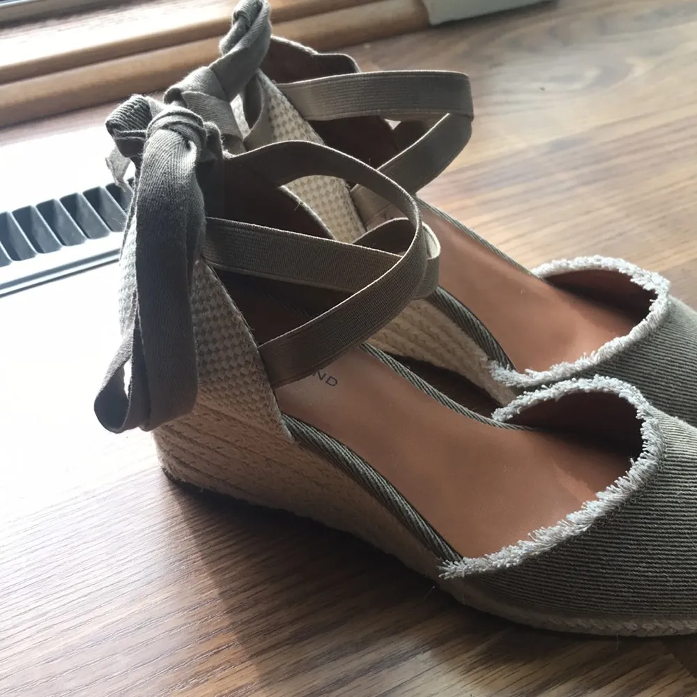 LUCKY BRAND wedge shoes, 8.5, tan - Image 2
