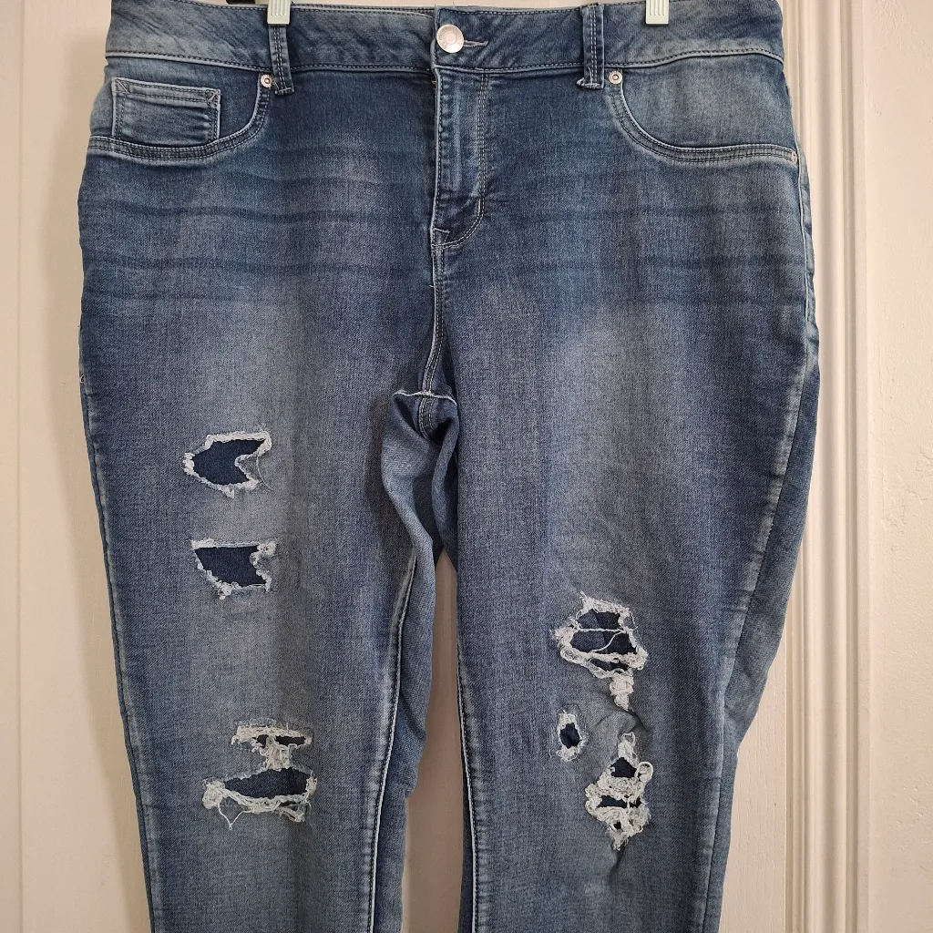 Maurices Sz 20W R Distressed Blue Jeans for Women - Image 3