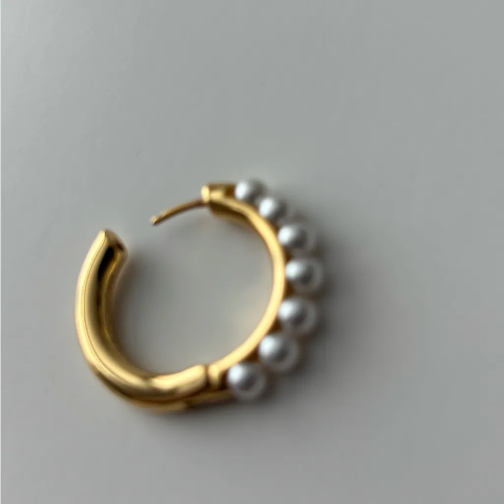 NWOT Lele Sadoughi Gold and Pearl Hoop Earrings - Image 9