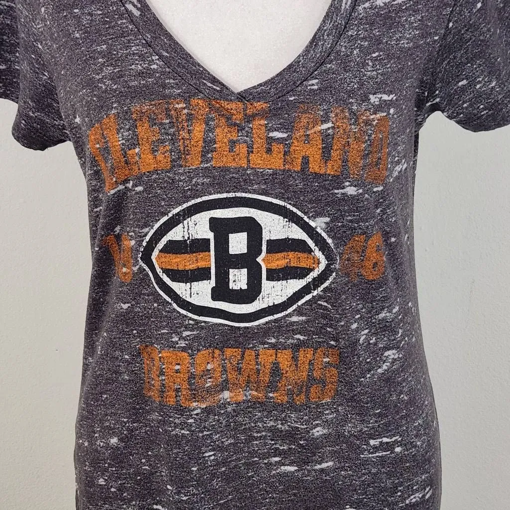 Cleveland Browns Gray T-Shirt Size Medium NFL Womens Cleveland Browns V-Neck Tee - Image 3