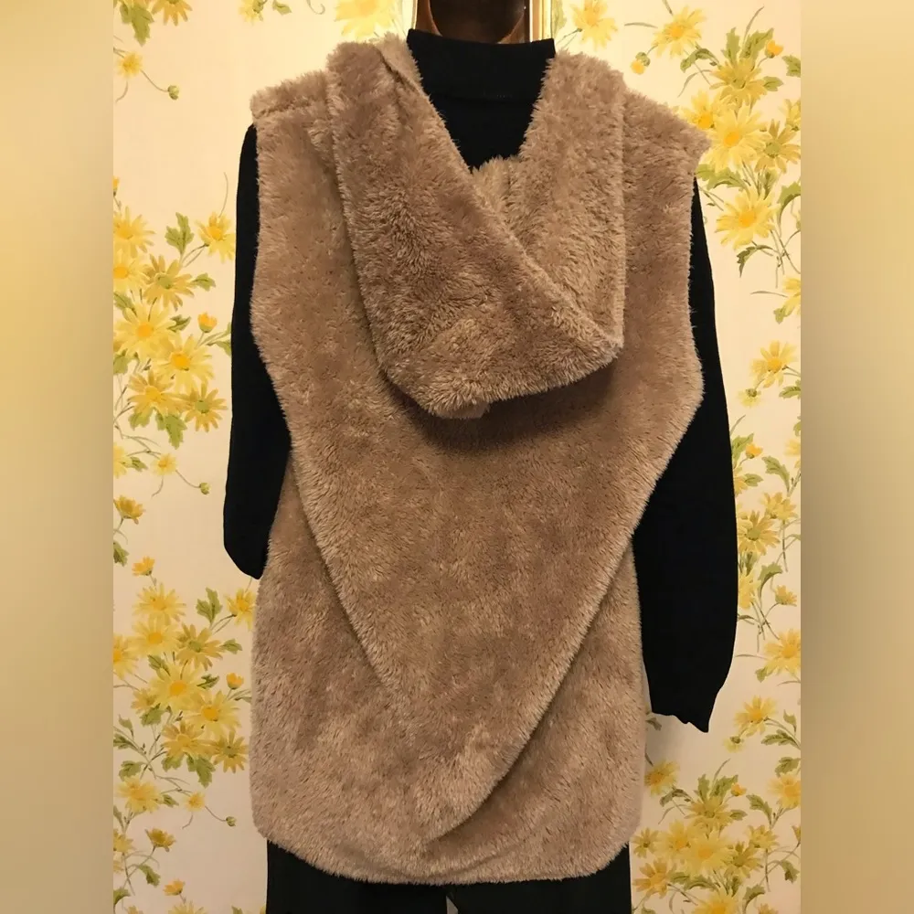 Lightweight Faux fur Hooded cocoon vest size S/M Size M - Image 10