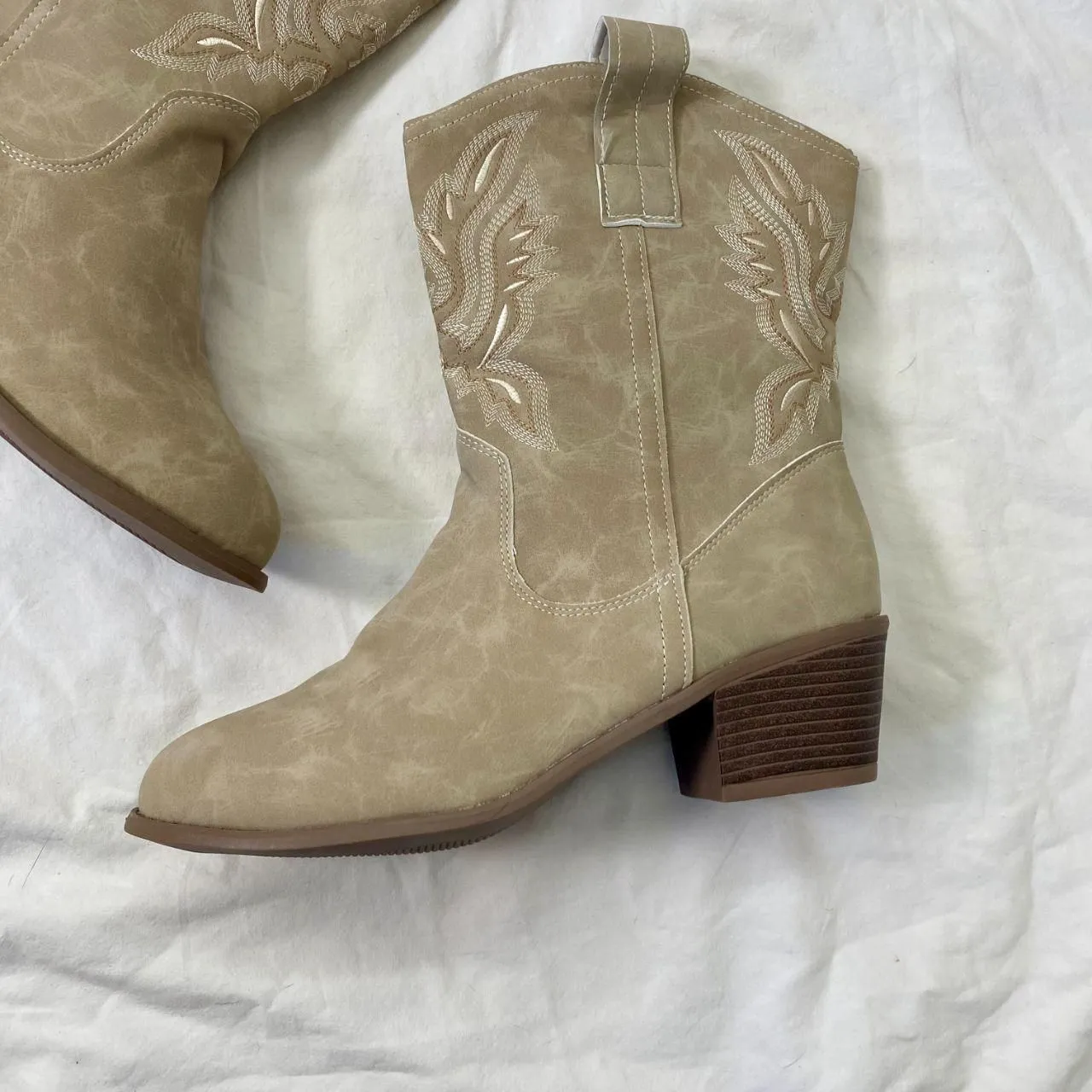 NEW Taupe Tan Western Faux Suede Cowboy Cowgirl Mid Calf Boots US 9 - Image 2