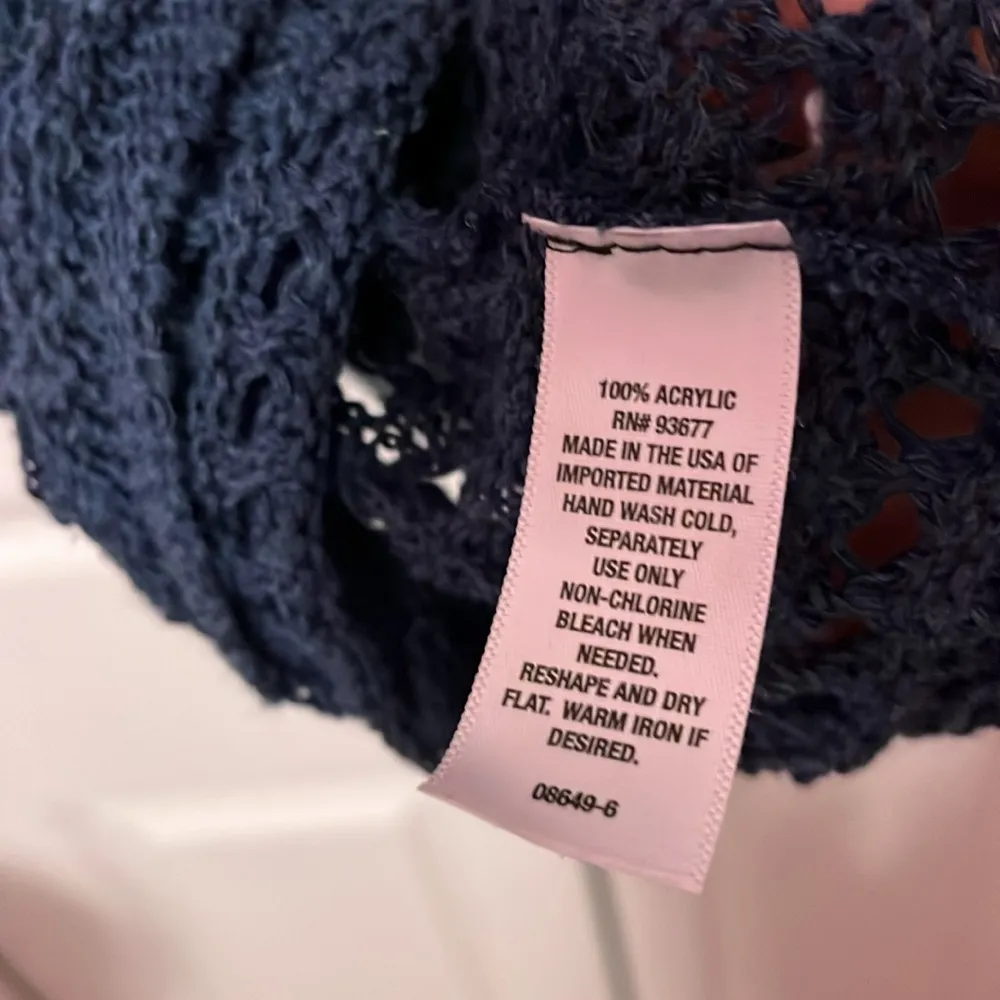 Navy Sleeveless Crochet Top - Image 5