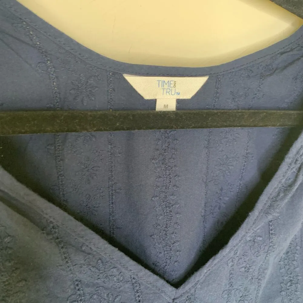 Time & Tru Blue 100% Cotton All Over Embroidered Shell Sz Medium - Image 4